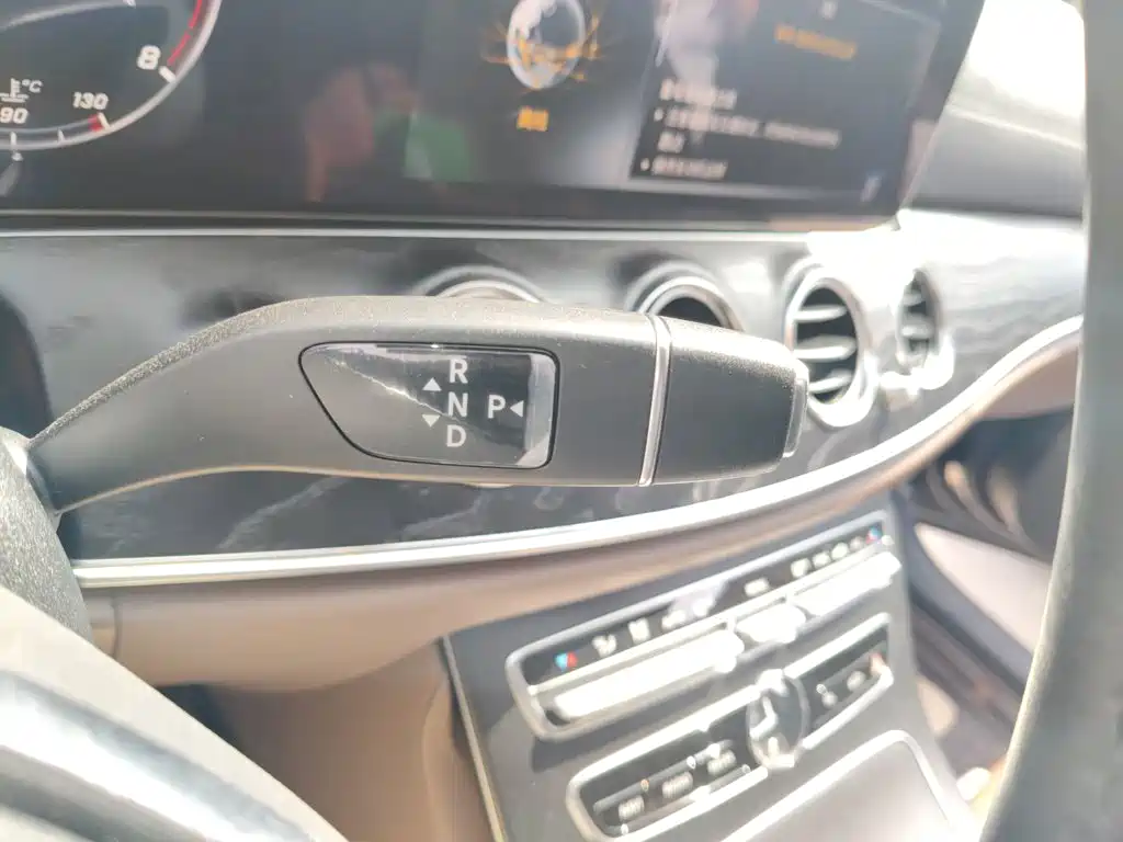 Mercedes-Benz E-Class 2018 — фото 10