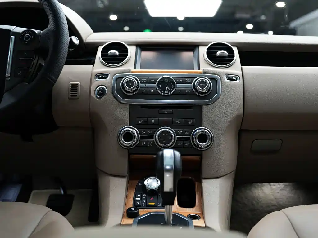 Land Rover Discovery 2012 — фото 28