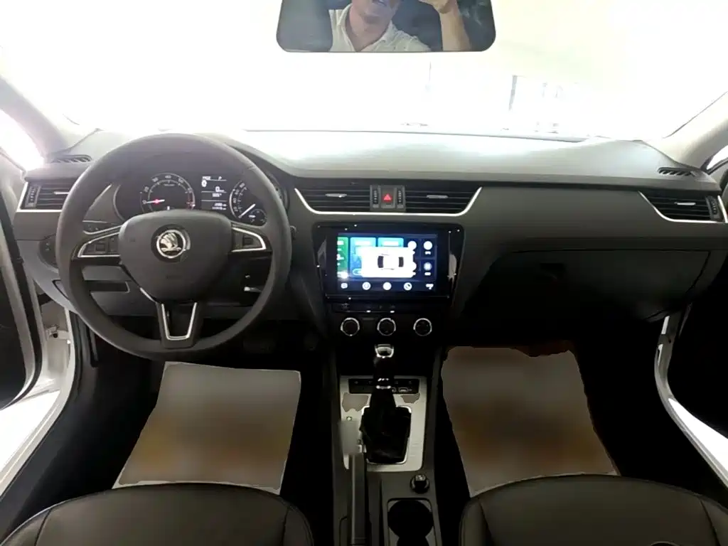 Skoda Octavia 2019 — фото 10