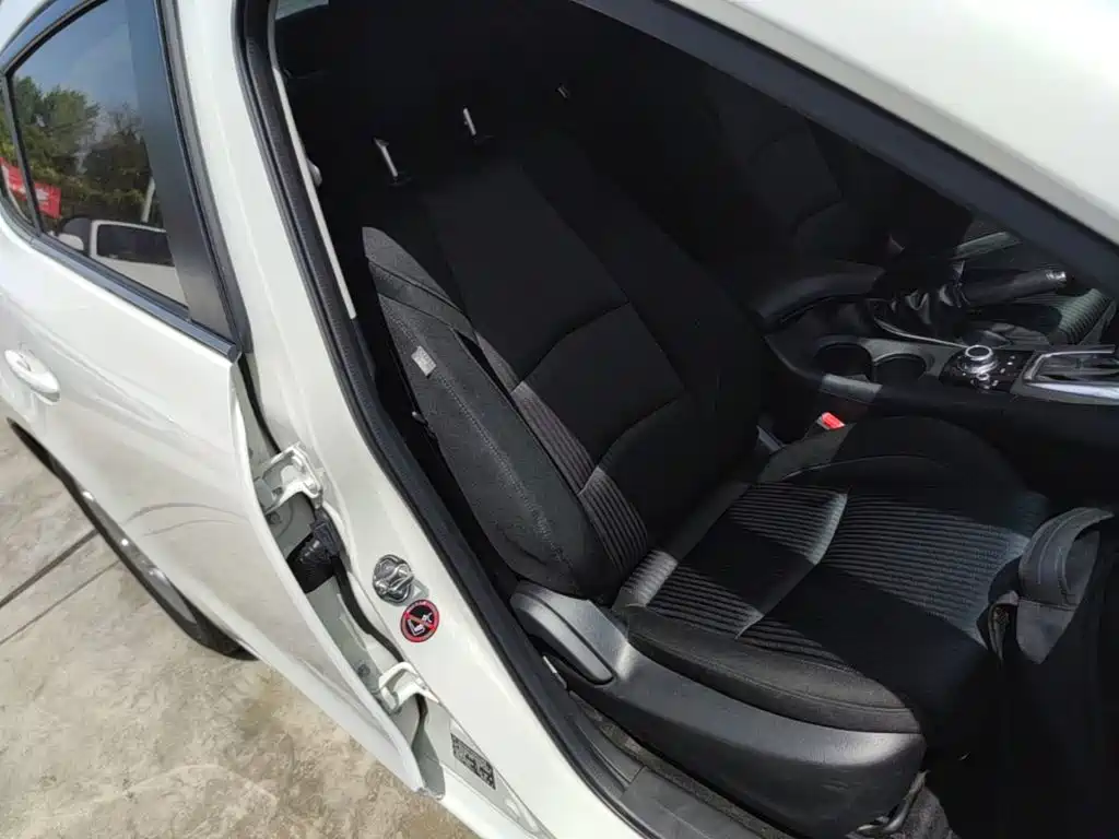 Mazda 3 Axela 2016 — фото 20