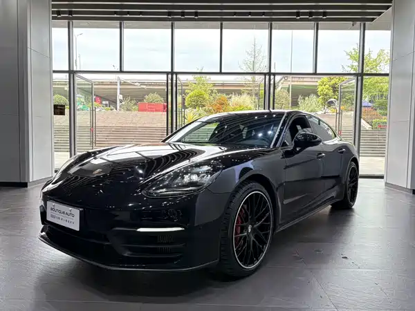 Porsche Panamera 2021