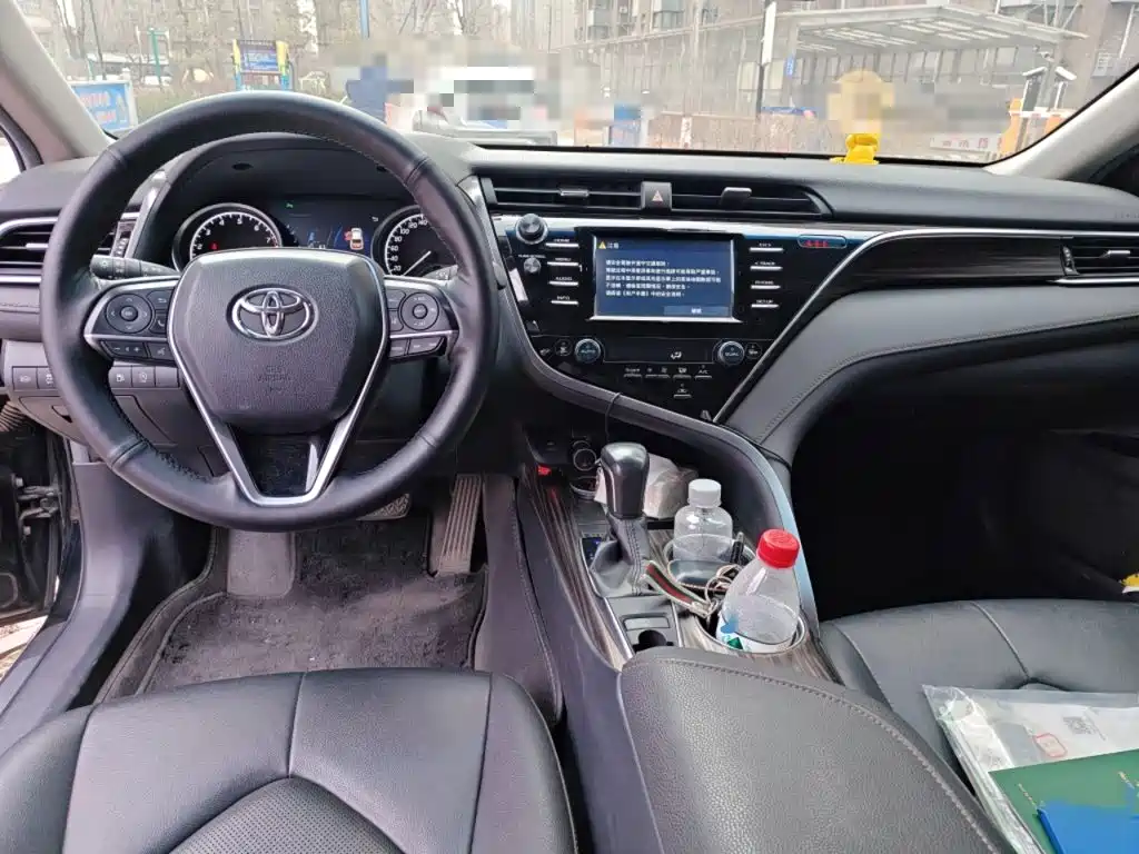 Toyota Camry 2018 — фото 13