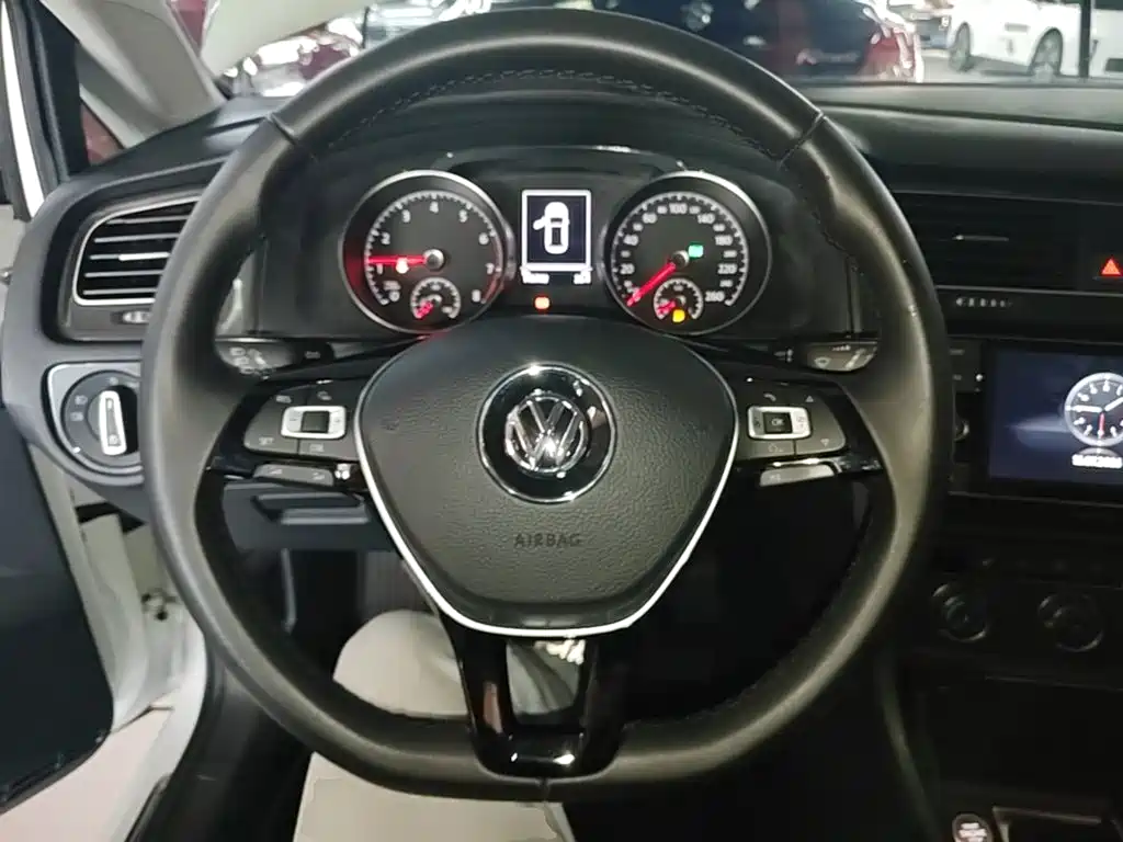 Volkswagen Golf 2018 — фото 11