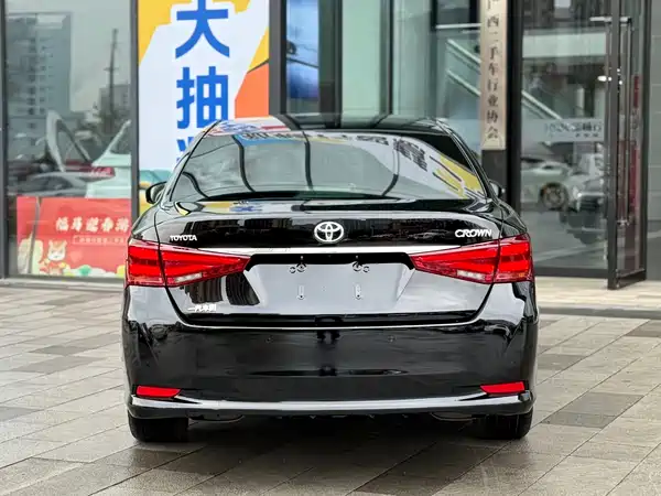Toyota Crown 2015