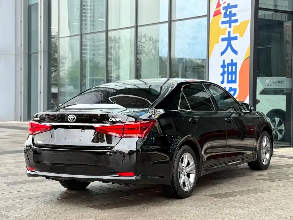Toyota Crown 2017 — фото 5