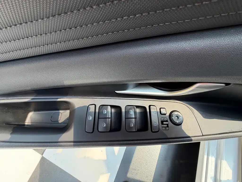 Hyundai Elantra 2022 — фото 13