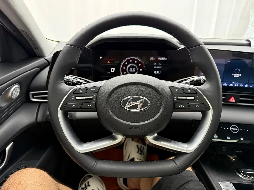 Hyundai Elantra 2022