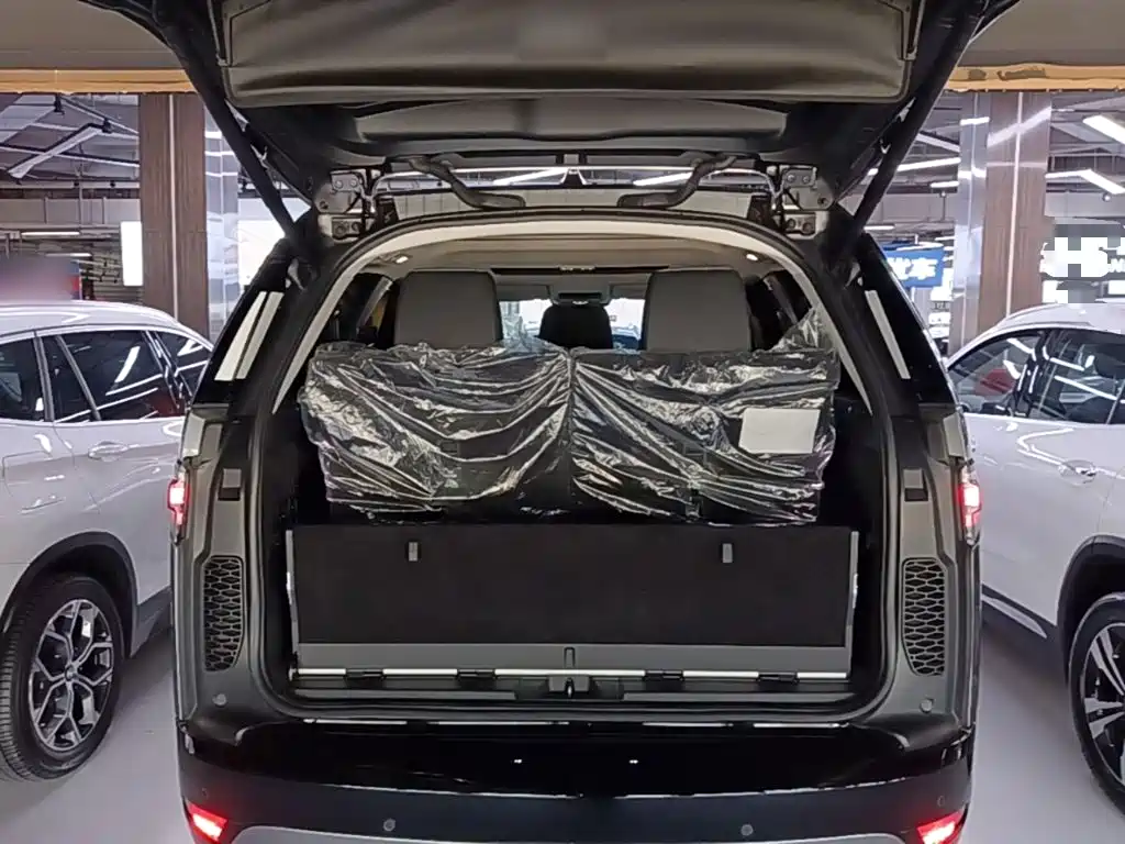 Land Rover Discovery 2022 — фото 15