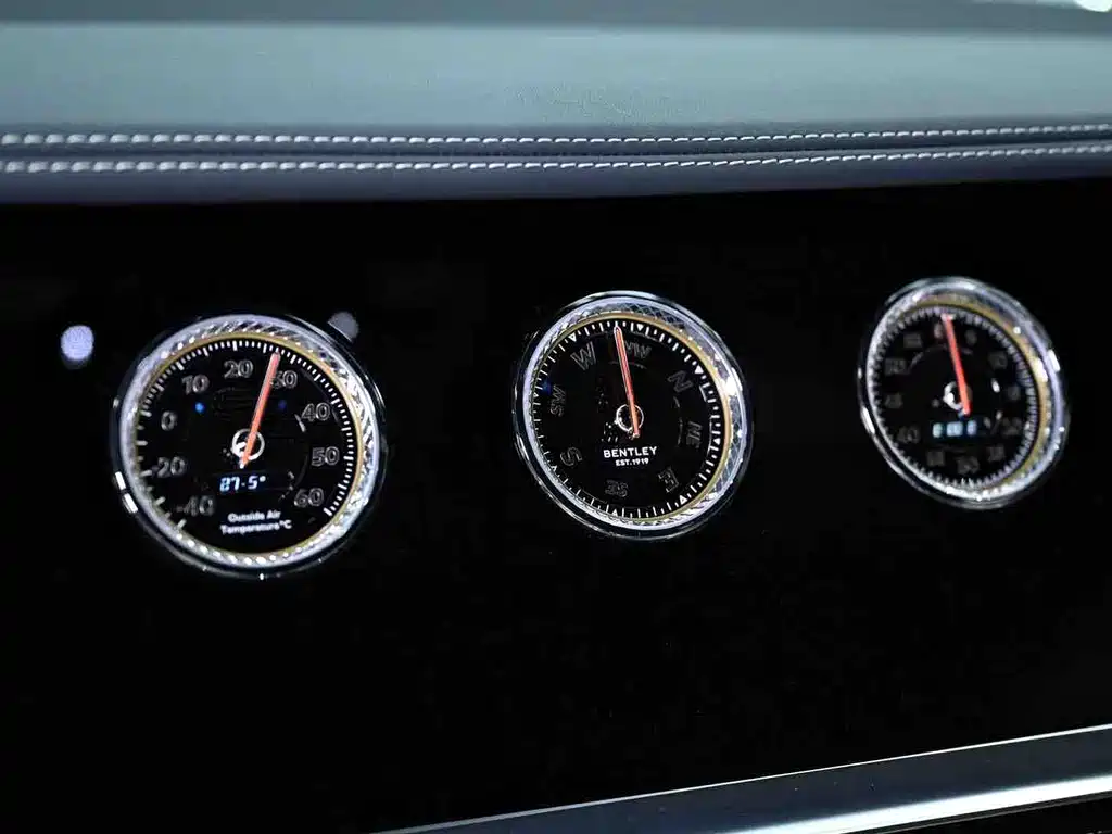 Bentley Continental 2023 — фото 14