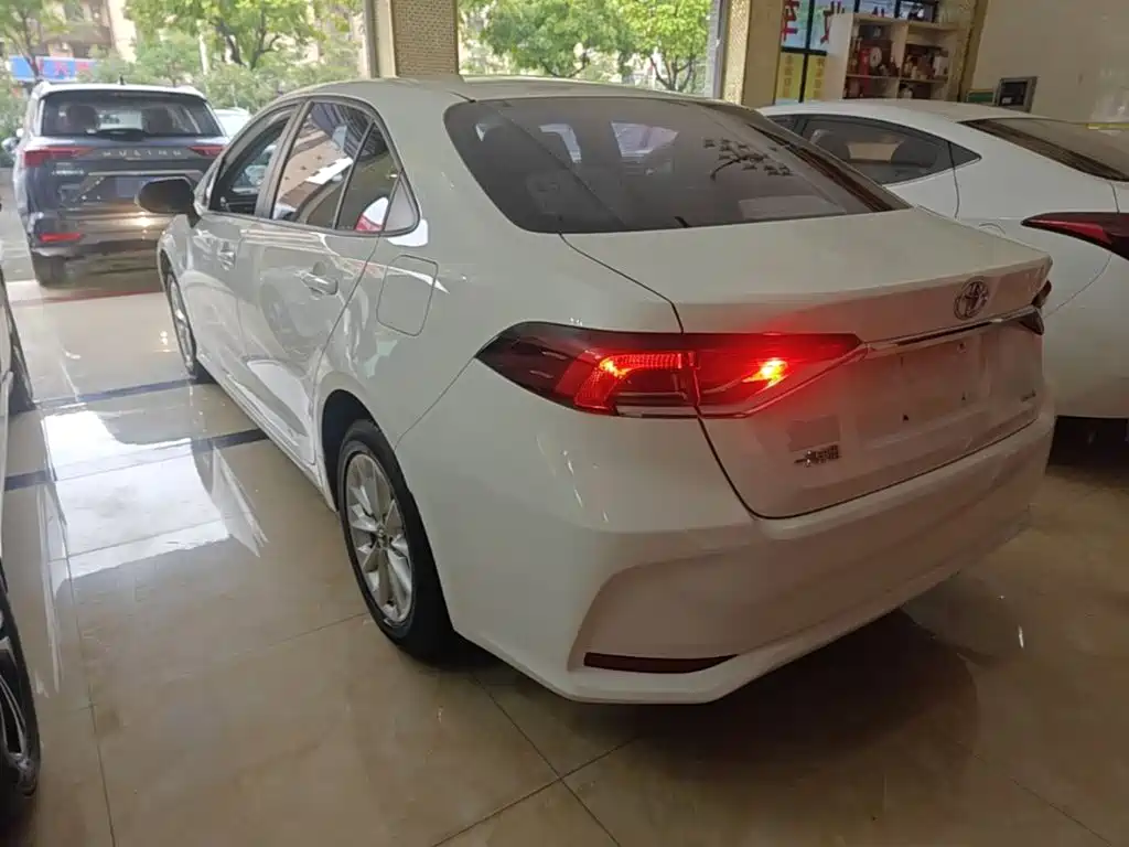 Toyota Corolla 2021 — фото 23