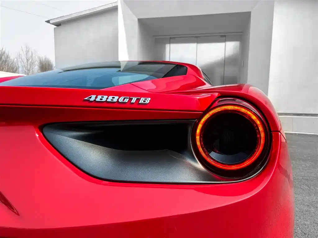 Ferrari 488 2017 — фото 12