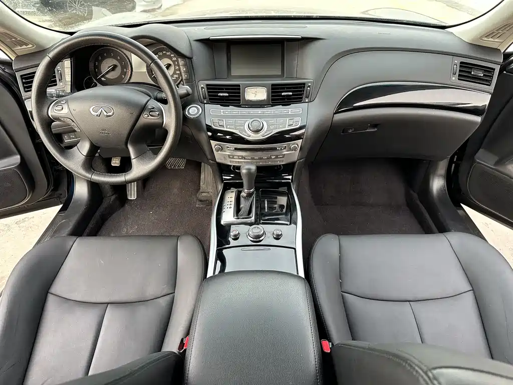 Infiniti Q70 2017