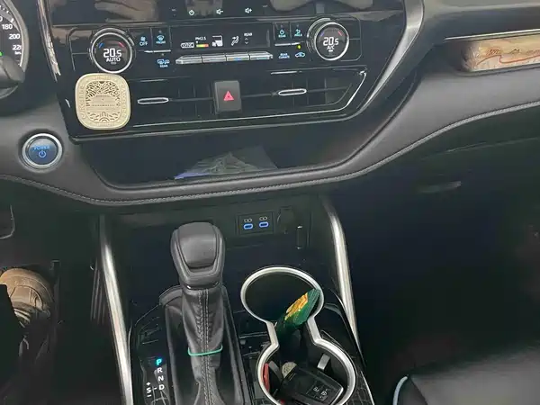 Toyota Crown Kluger 2021