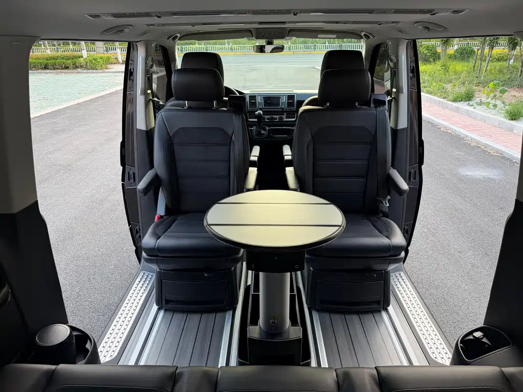 Volkswagen Multivan 2019 — фото 16