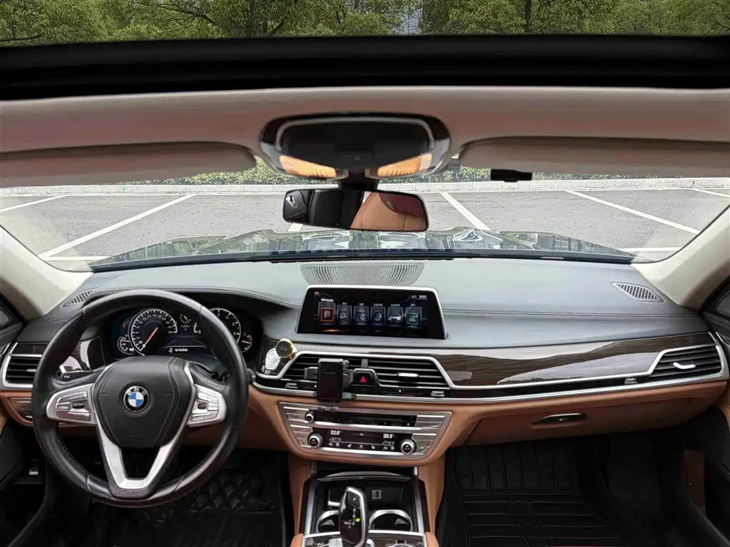 BMW 7 Series 2016 — фото 13