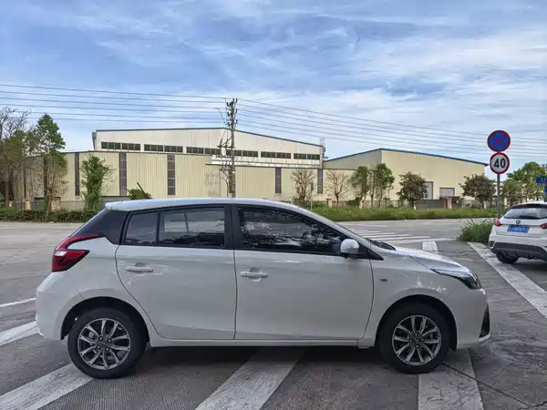 Toyota Yaris L 2021