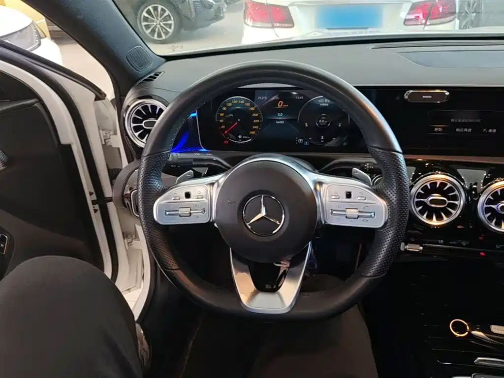 Mercedes-Benz A-Class 2019 — фото 11