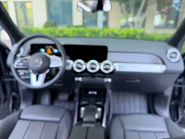 Mercedes-Benz GLB 2023