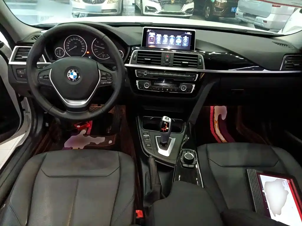 BMW 3 Series 2017 — фото 10