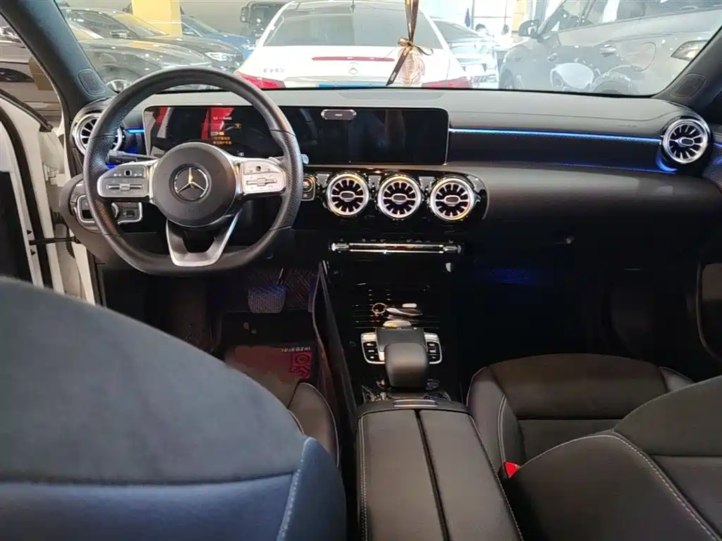 Mercedes-Benz A-Class 2019 — фото 10