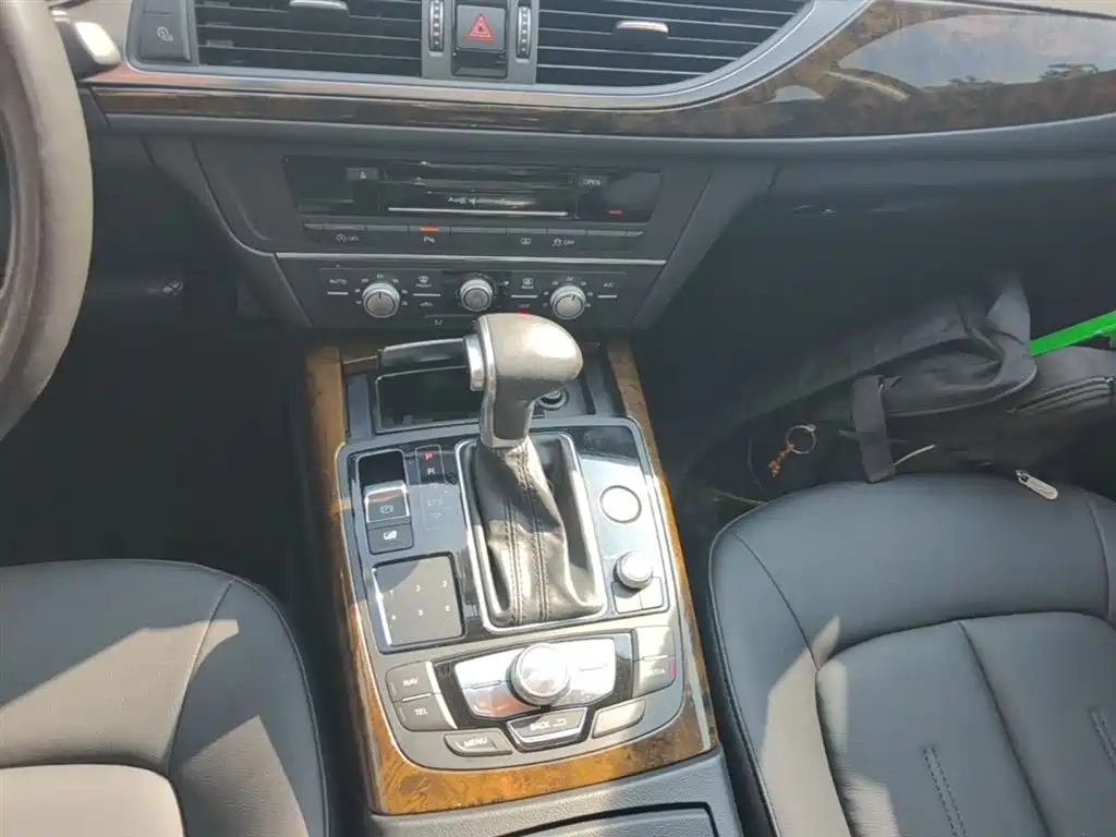 Audi A6L 2015 — фото 14