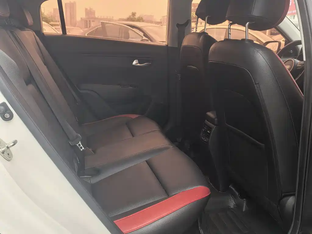 Kia KX Cross 2018 — фото 10