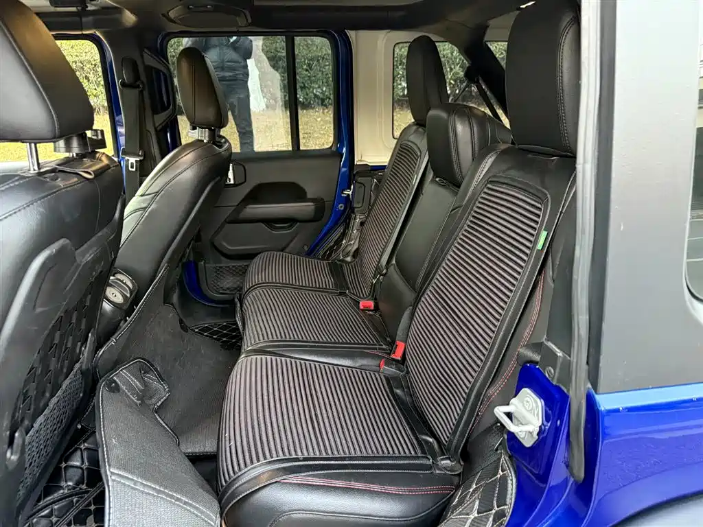 Jeep Wrangler 2020 — фото 9