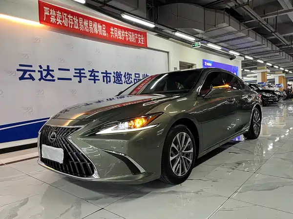 Lexus ES 2023