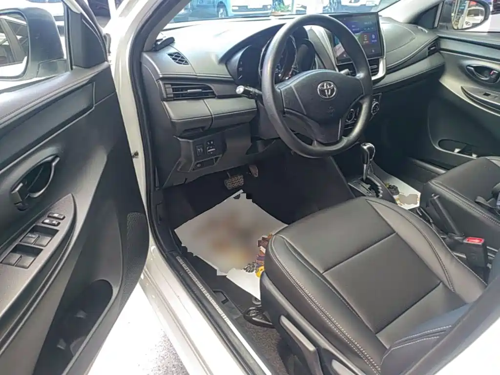 Toyota Yaris L 2018 — фото 16