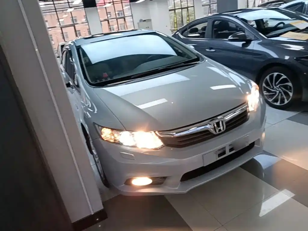 Honda Civic 2014 — фото 22