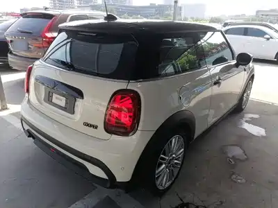 MINI MINI 2023