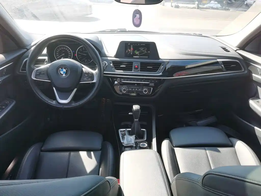 BMW 1 Series 2017 — фото 10