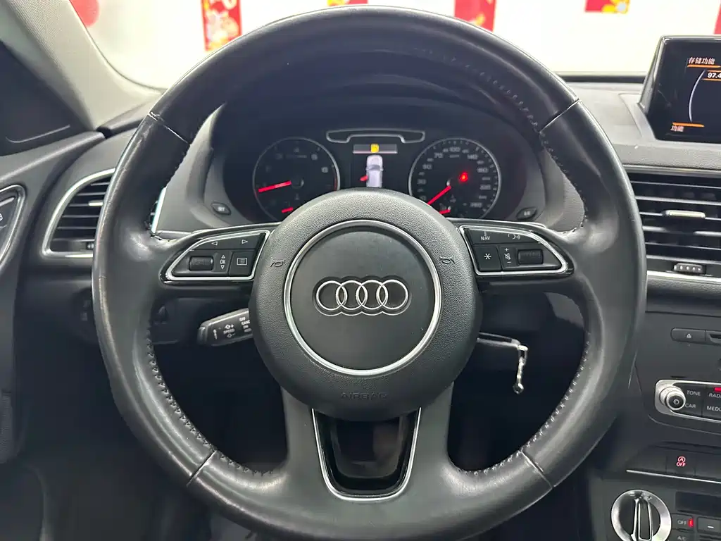 Audi Q3 2014 — фото 12