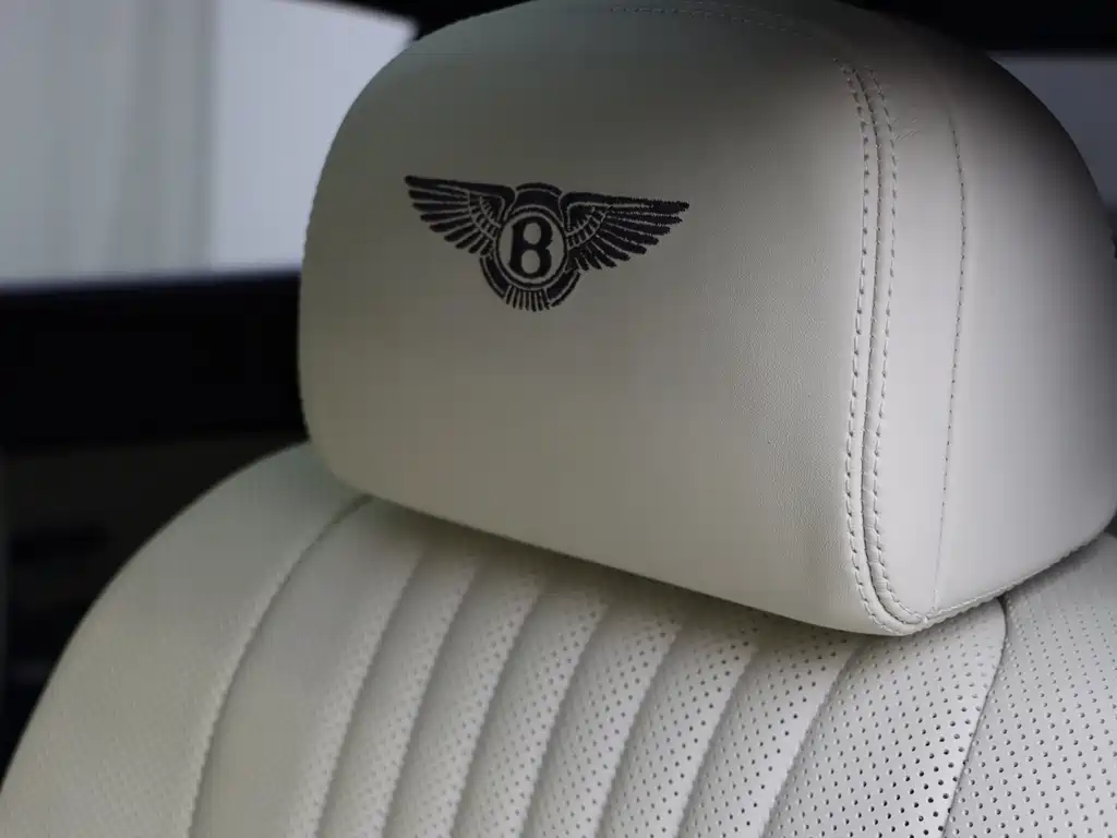 Bentley Flying Spur 2018 — фото 15