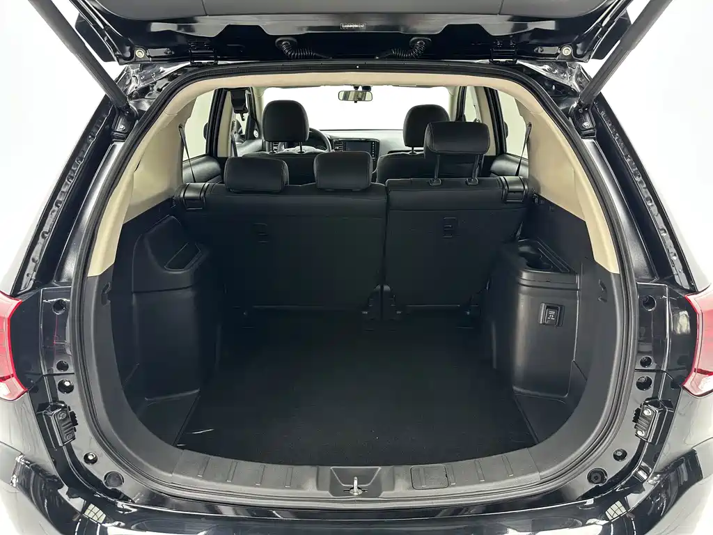 Mitsubishi Outlander 2022 — фото 18
