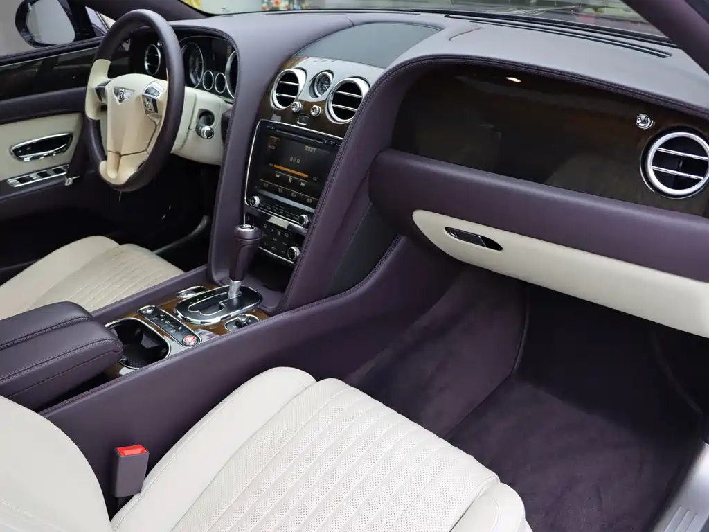 Bentley Flying Spur 2018 — фото 11