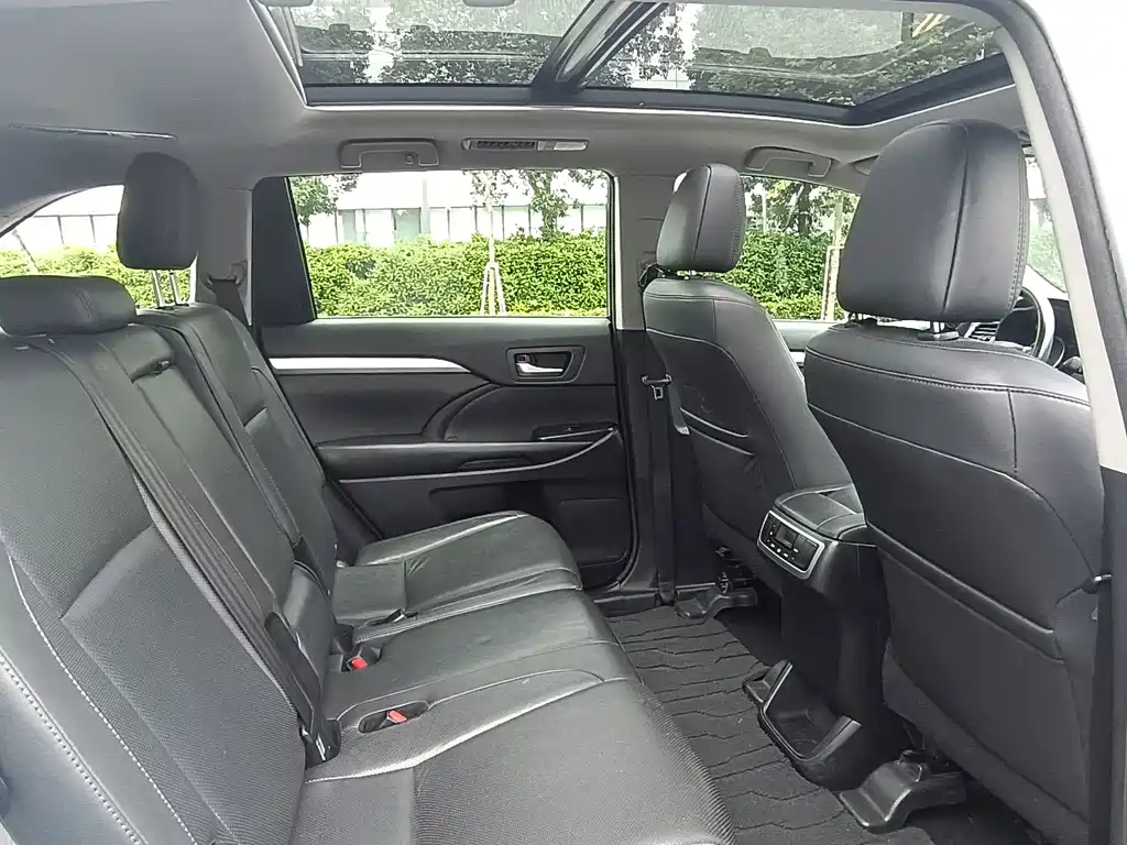 Toyota Highlander 2018 — фото 12