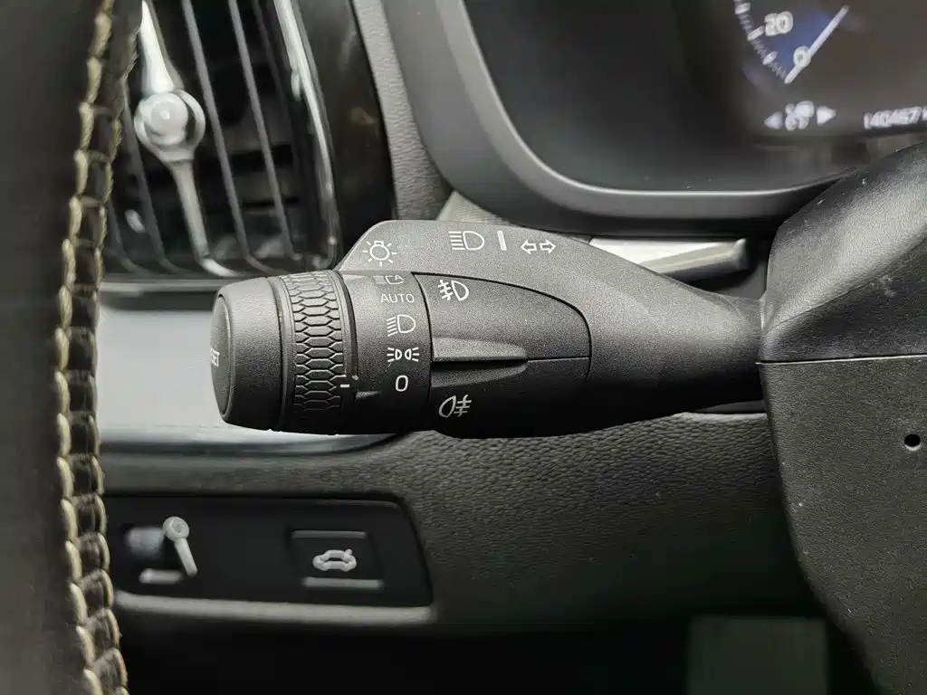 Volvo XC60 2018 — фото 21