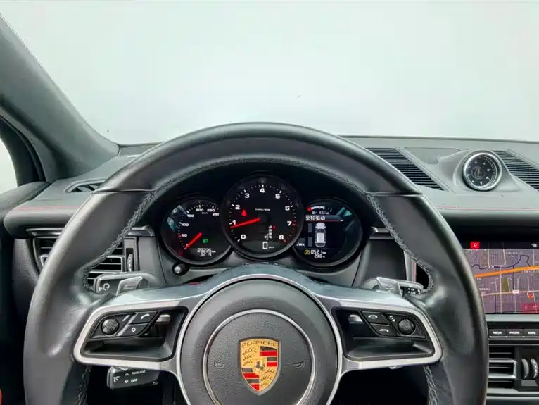 Porsche Macan 2021 — фото 11