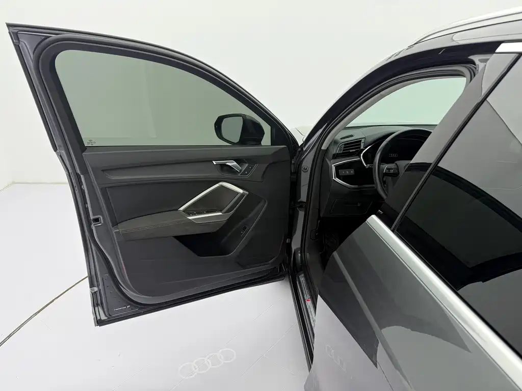Audi Q3 2023 — фото 22