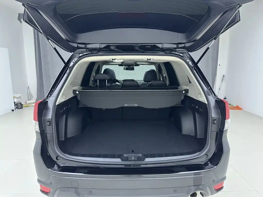 Subaru Forester 2022 — фото 22