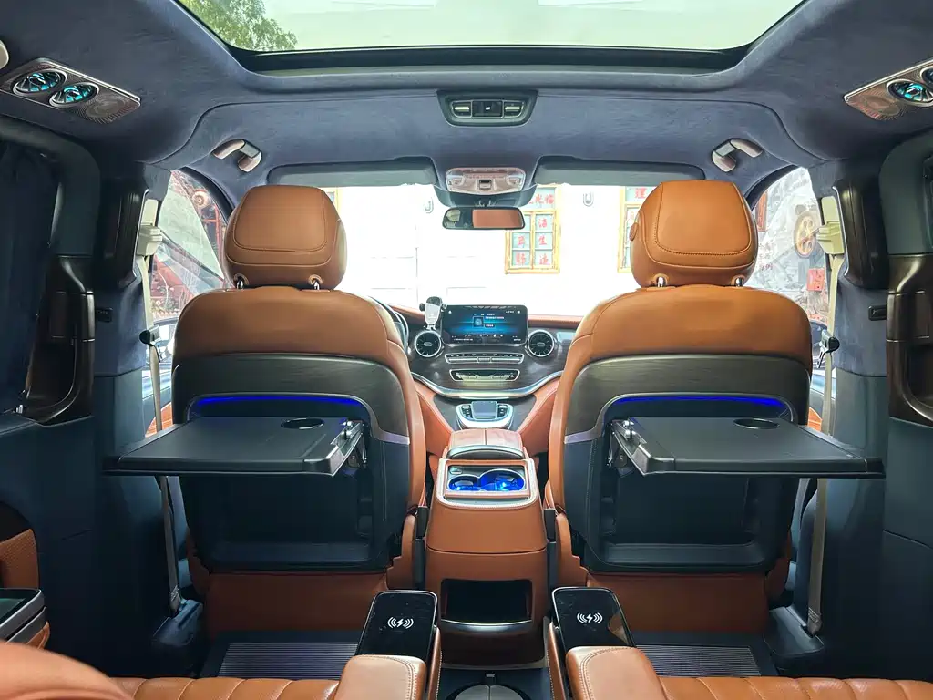 Mercedes-Benz V-Class 2023 — фото 15