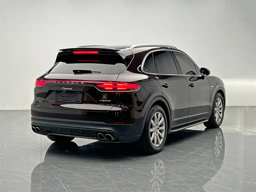Porsche Cayenne Hybrid 2019 — фото 6