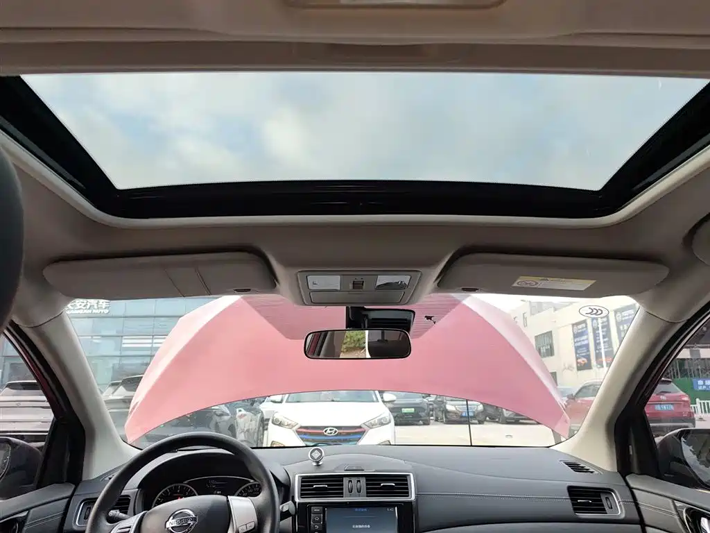 Nissan Tiida 2017 — фото 18