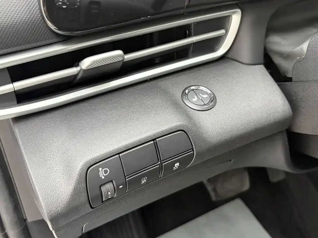 Hyundai Elantra 2023 — фото 9