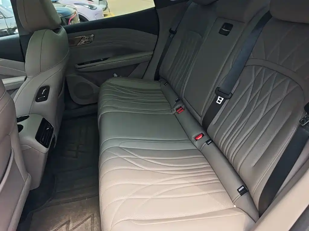 Geely Galaxy Starshine 8 2025 — фото 17