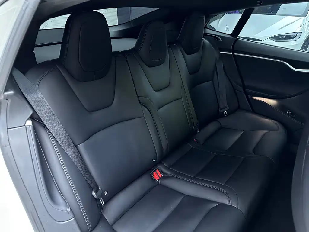 Tesla Model S 2018 — фото 11