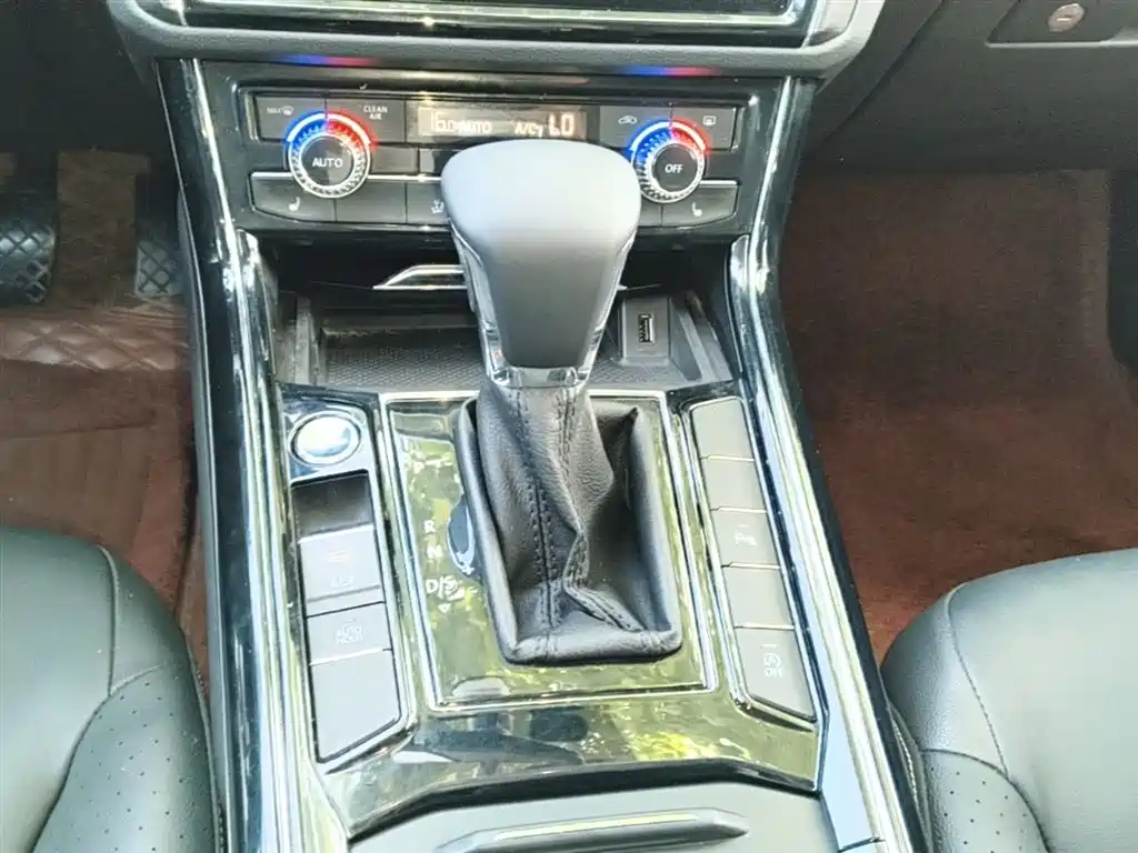 Volkswagen Phideon 2018 — фото 14