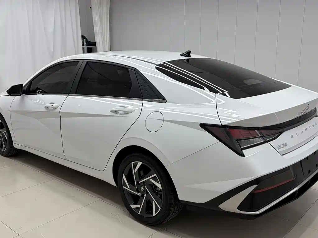 Hyundai Elantra 2023