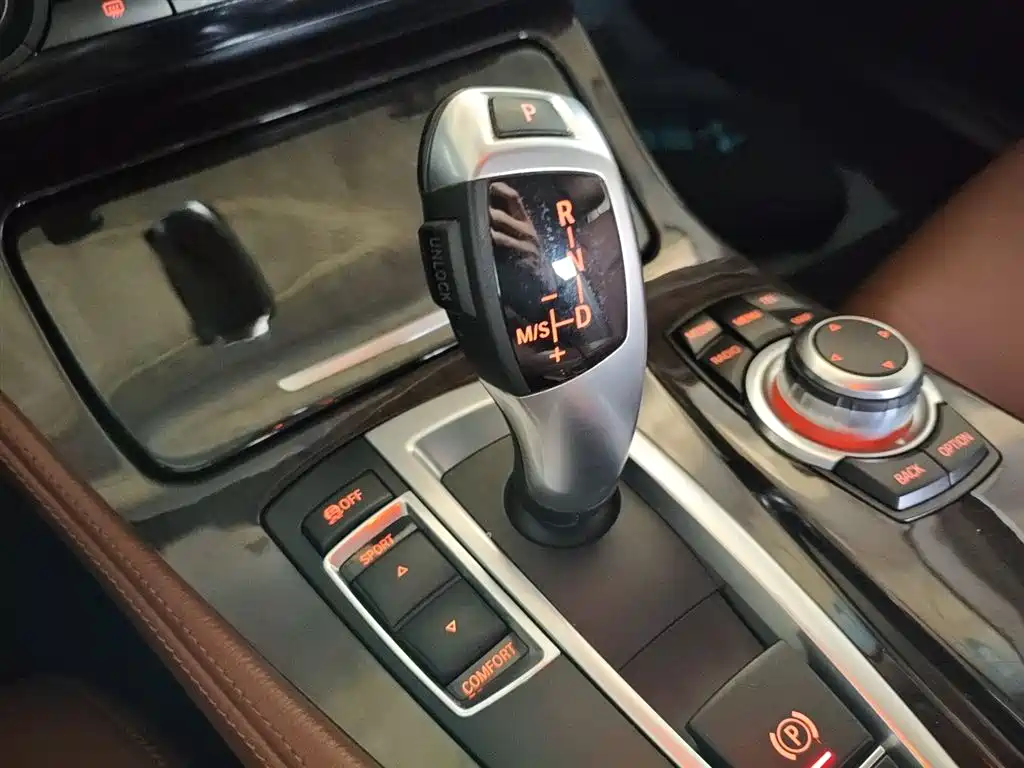 BMW 5 Series 2016 — фото 14